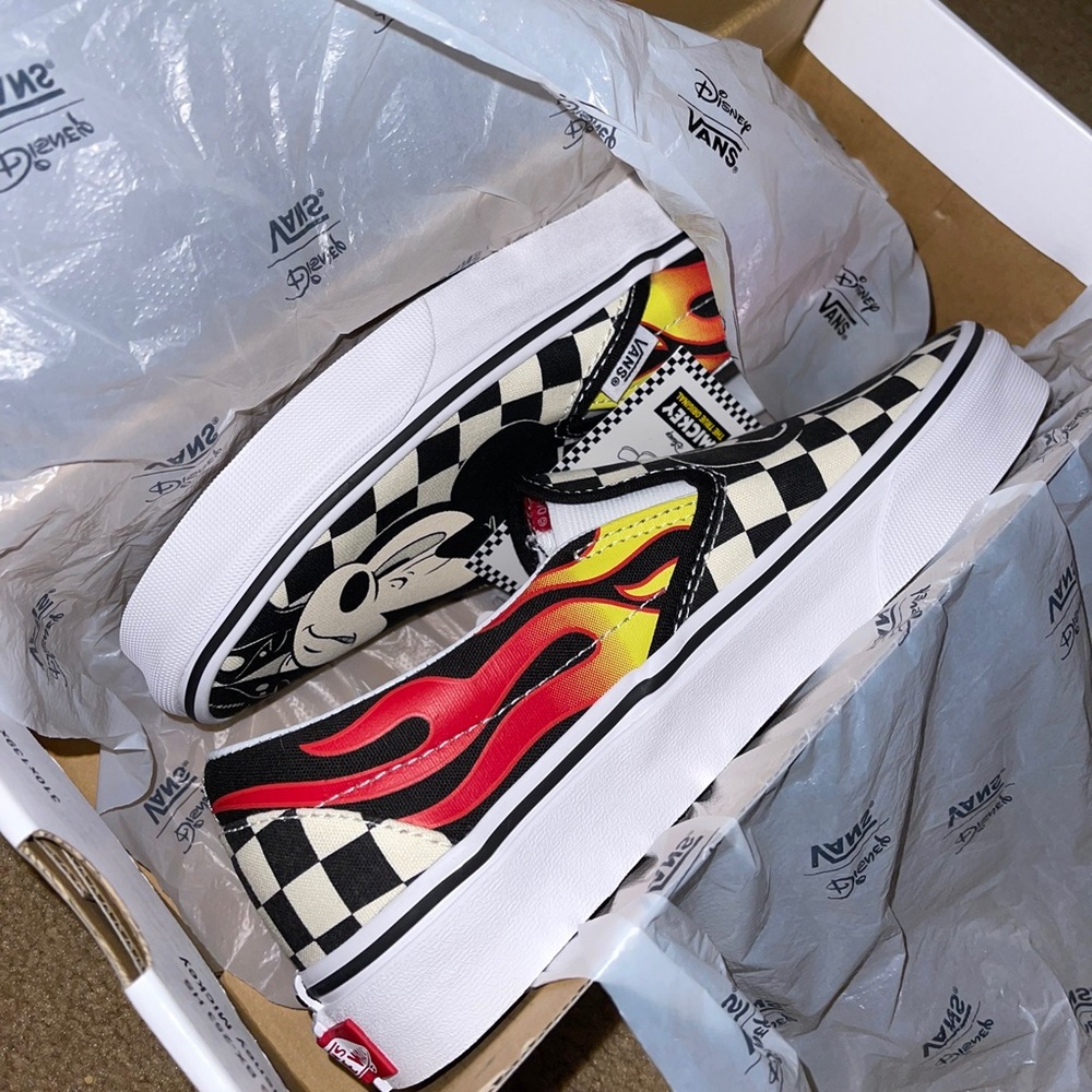 Disney x Vans Slip-On 'Mickey & Minnie Shoes Limted Edition NWT (7)